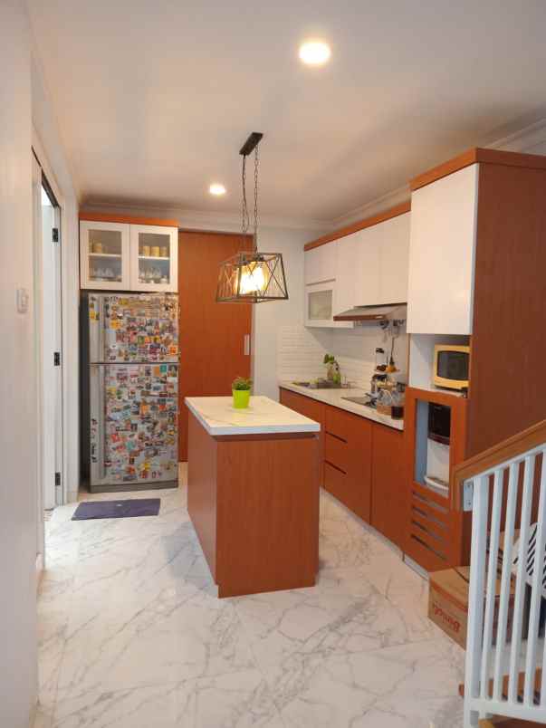 dijual rumah komplek super cantik