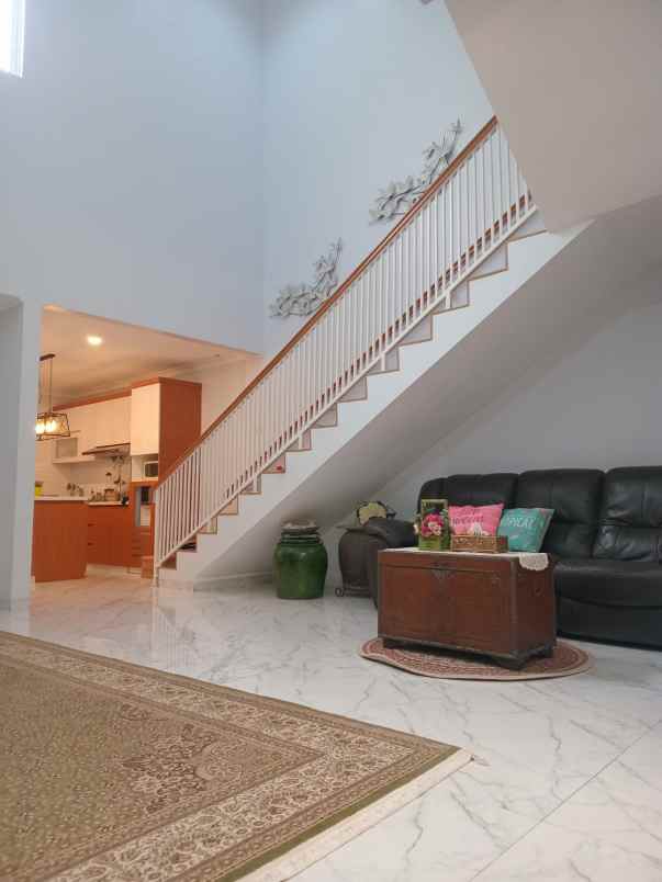 dijual rumah komplek super cantik
