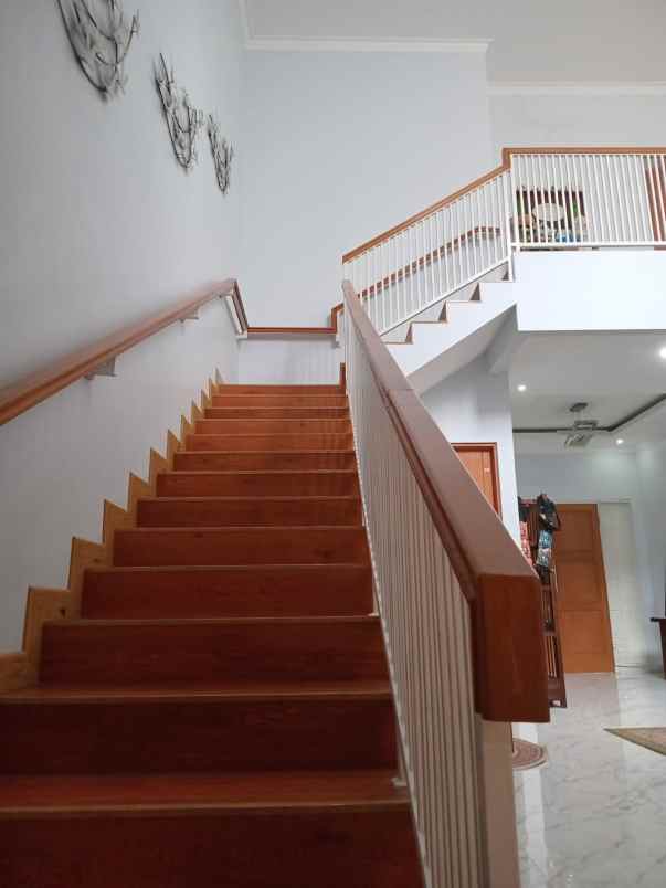 dijual rumah komplek super cantik