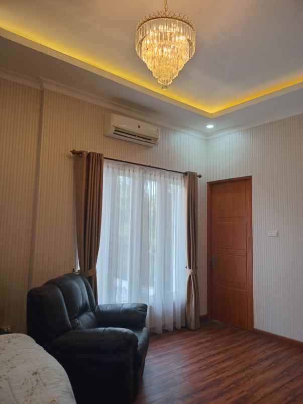 dijual rumah komplek super cantik