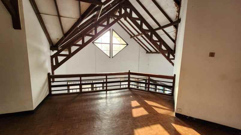 dijual rumah komplek turangga buahbatu