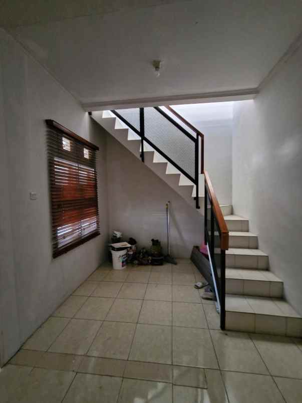 dijual rumah komplek vijaya kusuma