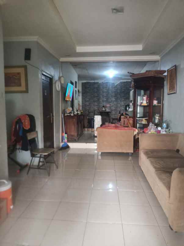 dijual rumah komplek vila dago pamulang