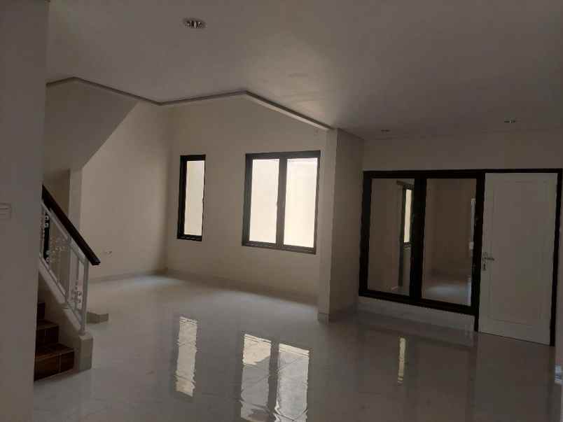 dijual rumah kota wisata cibubur