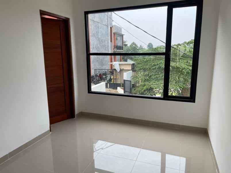 dijual rumah krukut