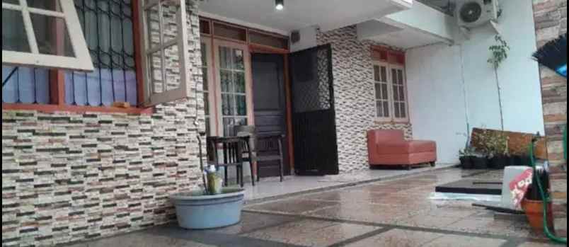 dijual rumah kutisari indah