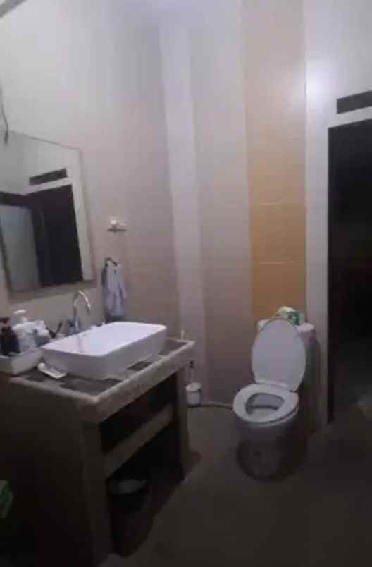 dijual rumah kutisari indah