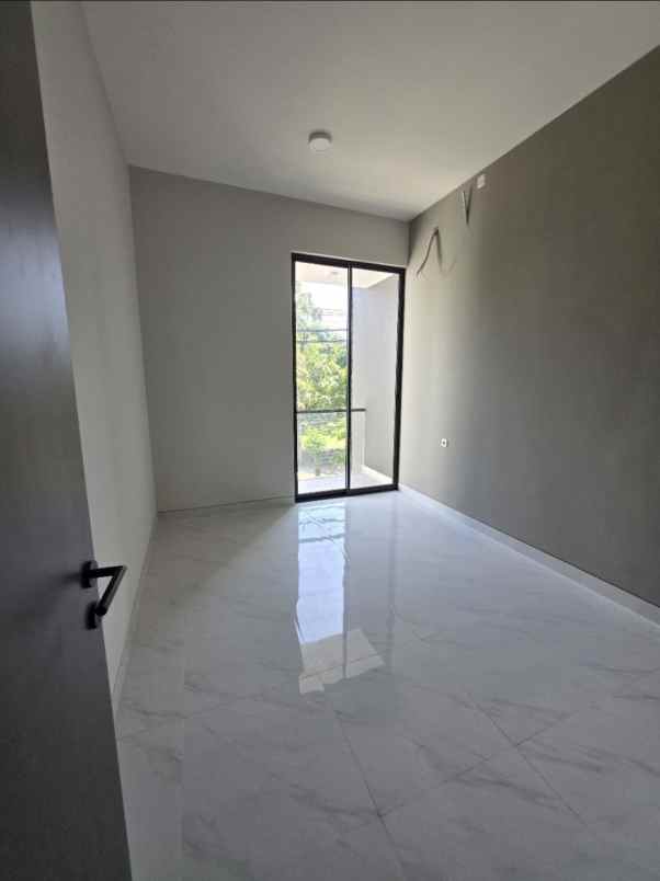 dijual rumah kutisari indah utara