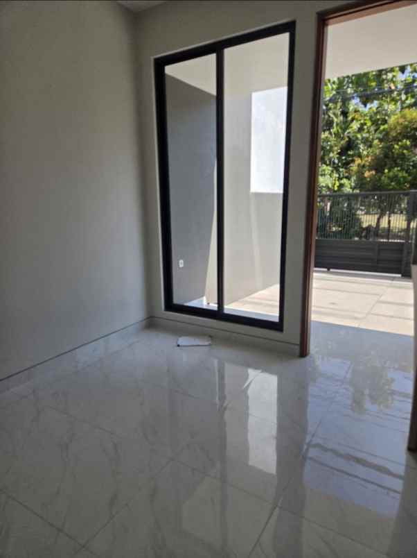 dijual rumah kutisari indah utara