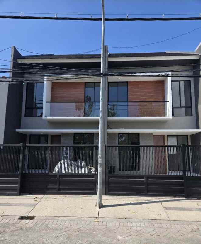 dijual rumah kutisari indah utara