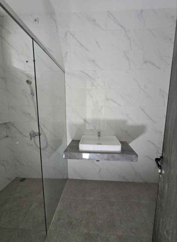 dijual rumah kutisari indah utara