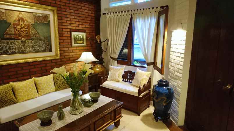 dijual rumah lampiri pondok kelapa