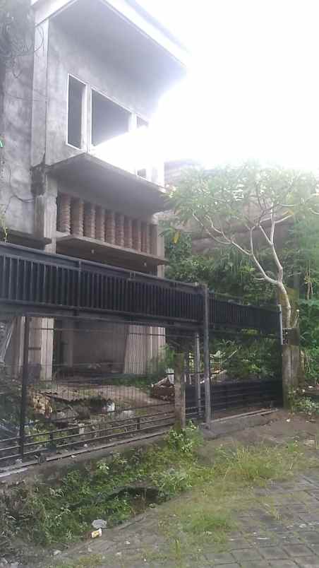 dijual rumah lantai 3 di sedang abiansemal badung bali