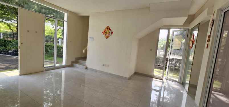 dijual rumah lavon swan city jalan