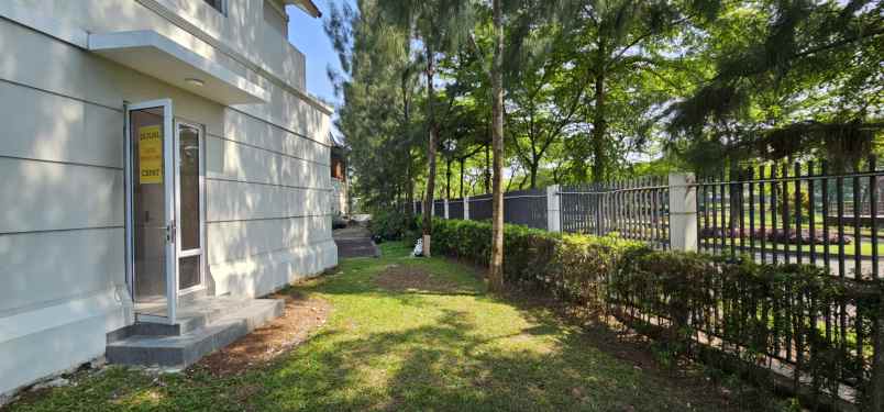 dijual rumah lavon swan city jalan