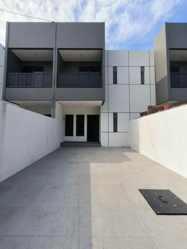 dijual rumah lebak arum