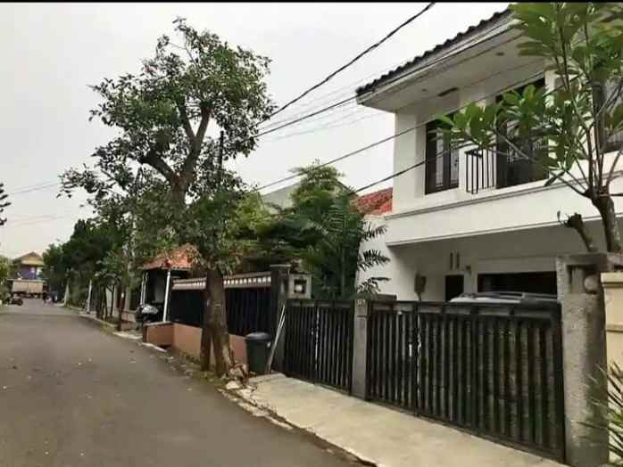 dijual rumah lebak bulus