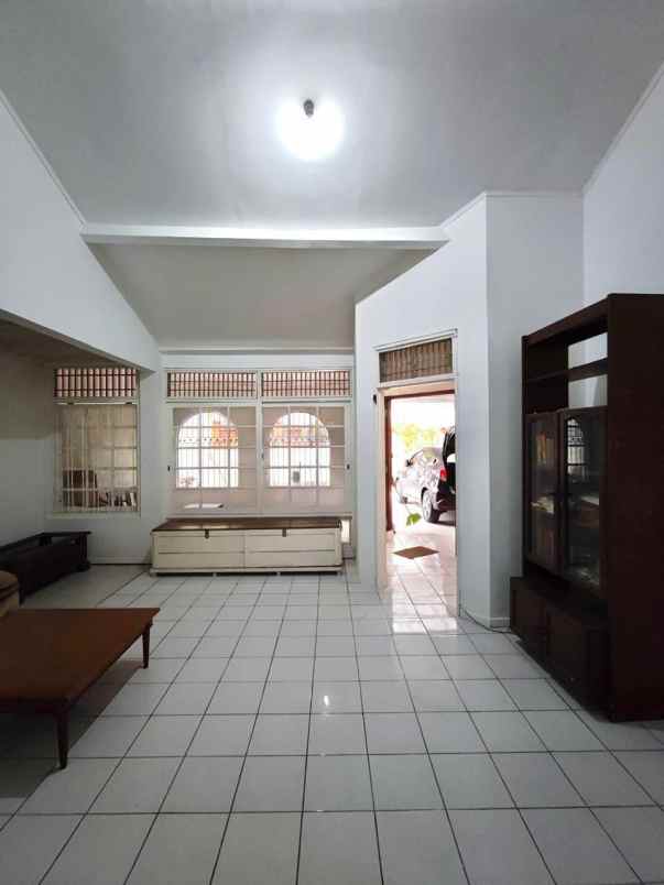 dijual rumah lebak bulus