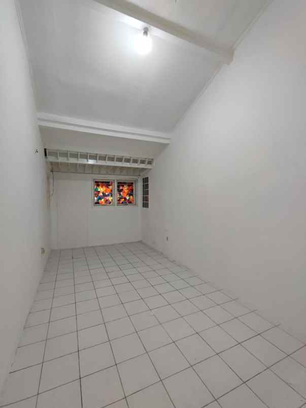 dijual rumah lebak bulus