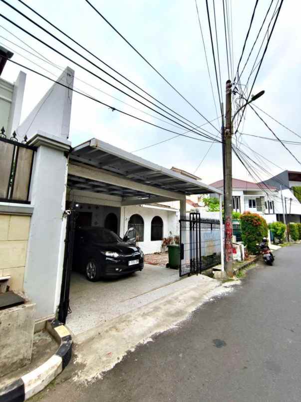 dijual rumah lebak bulus