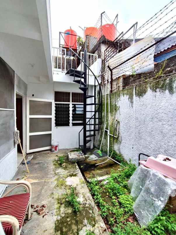 dijual rumah lebak bulus