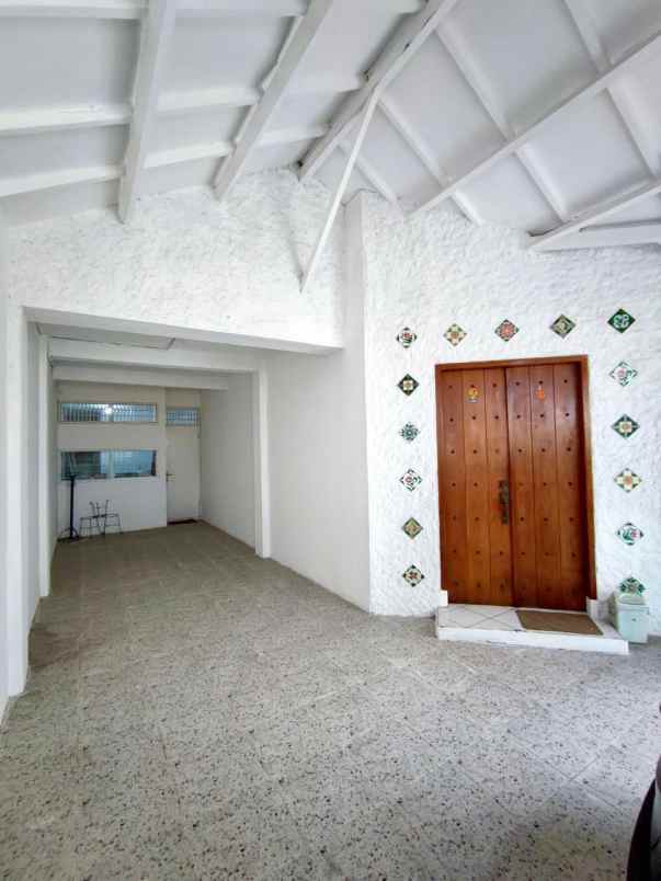 dijual rumah lebak bulus