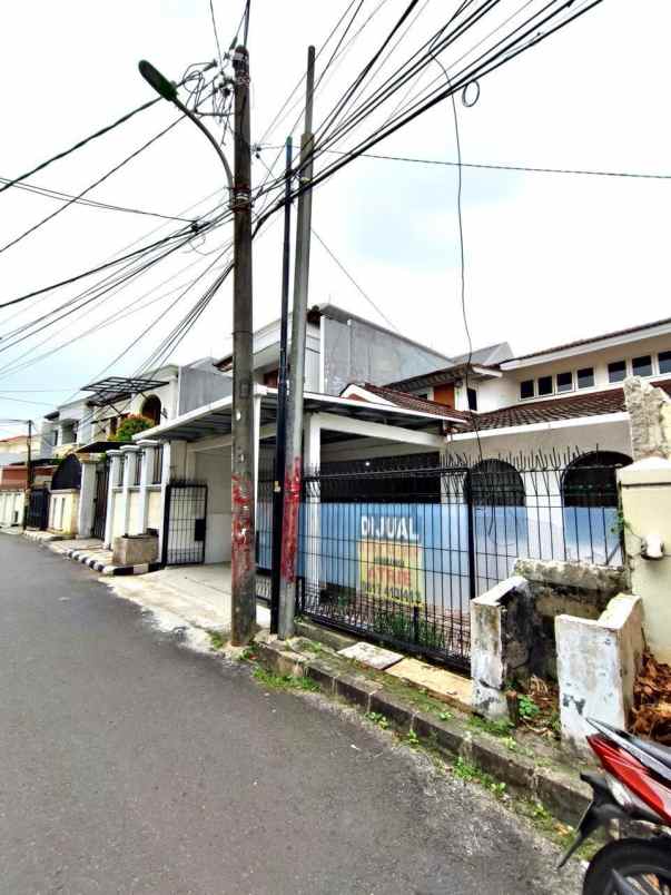 dijual rumah lebak bulus