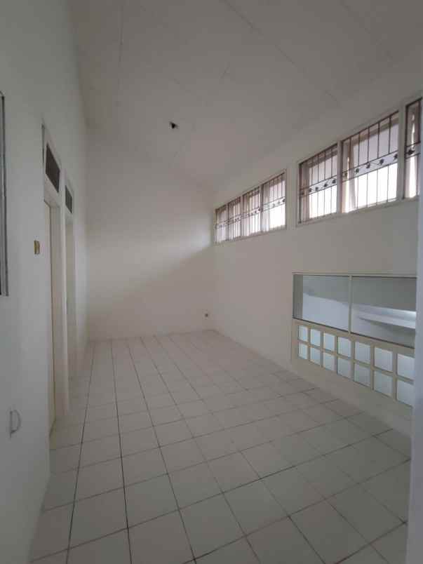 dijual rumah lebak bulus