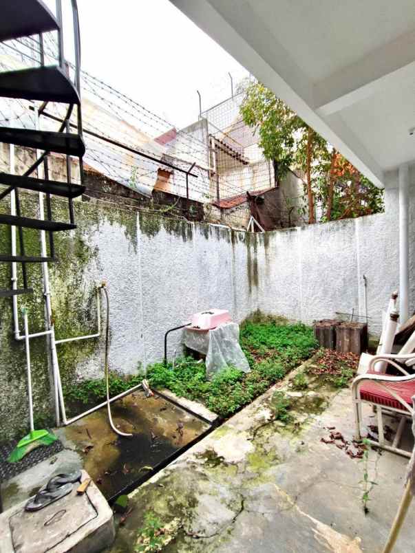 dijual rumah lebak bulus