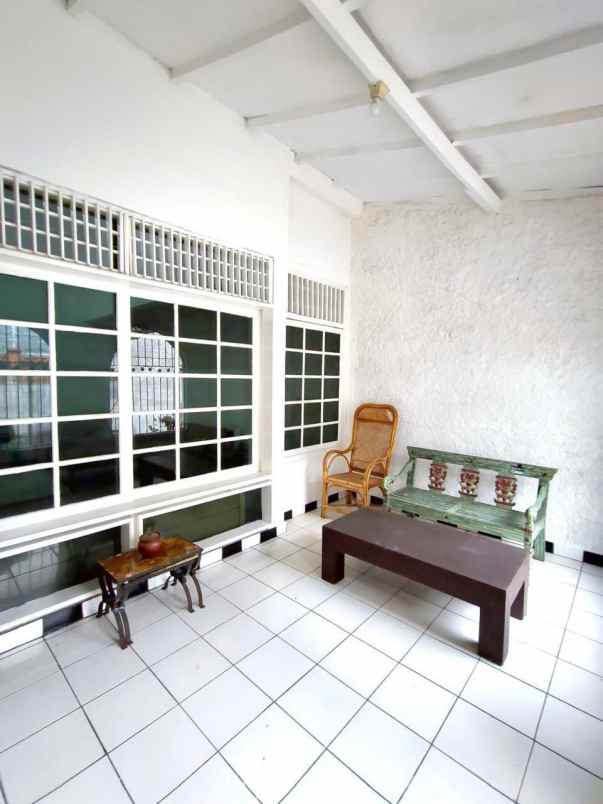 dijual rumah lebak bulus