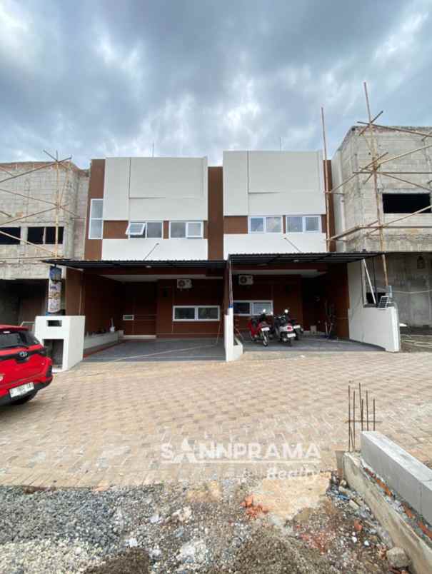 dijual rumah limo limo depok