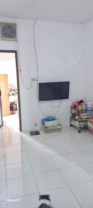 dijual rumah lokasi gkb 2 lantai