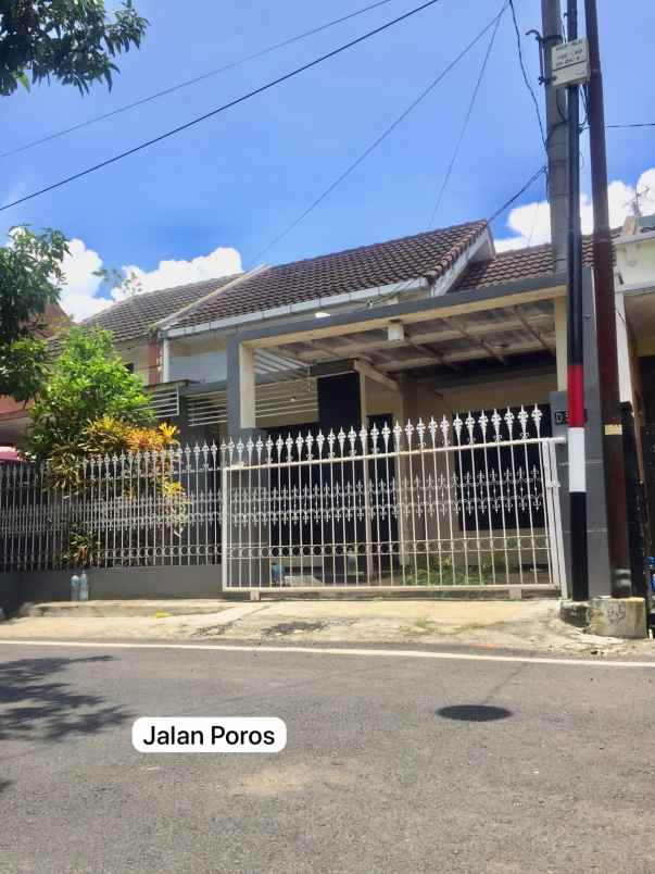 dijual rumah lokasi simpang sulfat utara kota malang