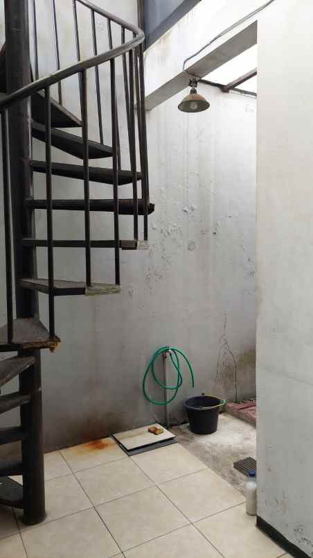 dijual rumah lokasi simpang sulfat utara kota malang