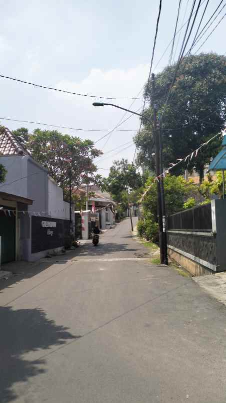 dijual rumah lubang buaya