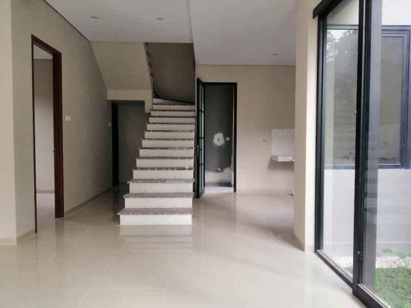 dijual rumah maguwoharjo depok sleman