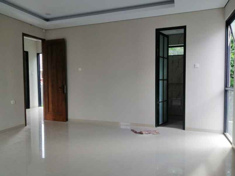 dijual rumah maguwoharjo depok sleman