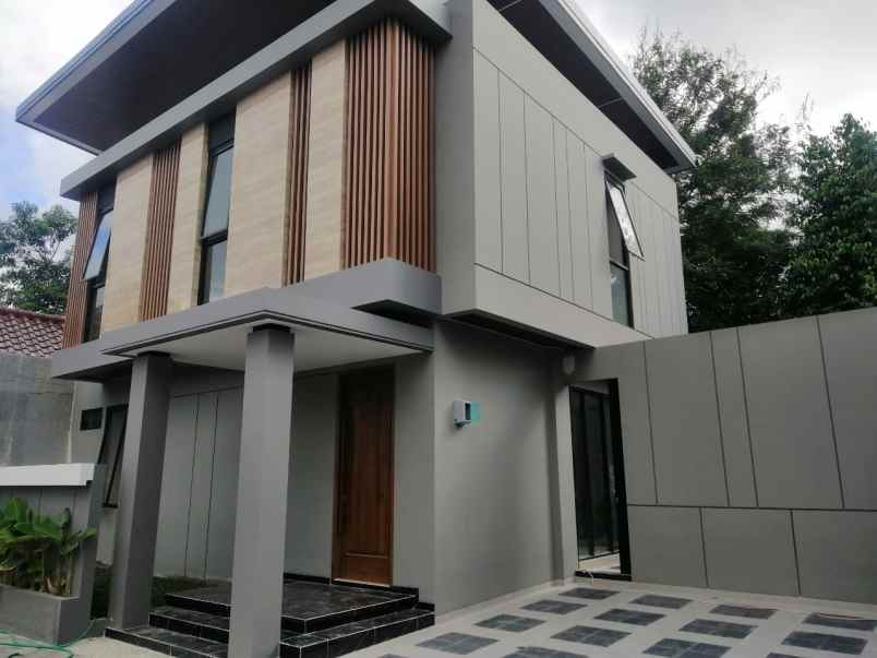 dijual rumah maguwoharjo depok sleman