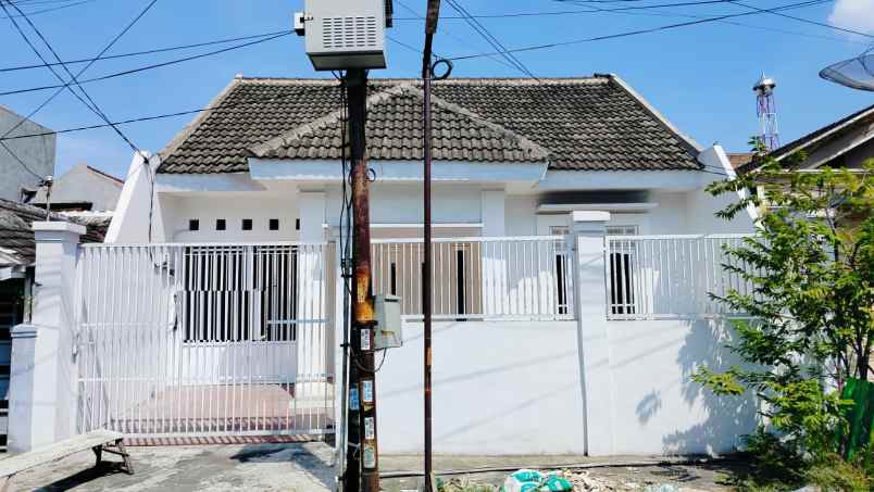 dijual rumah manukan lor