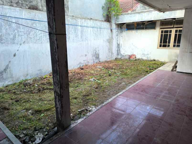 dijual rumah manyar indah