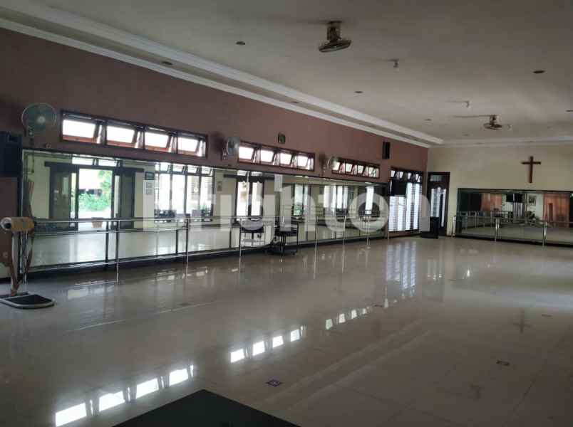 dijual rumah manyar jaya