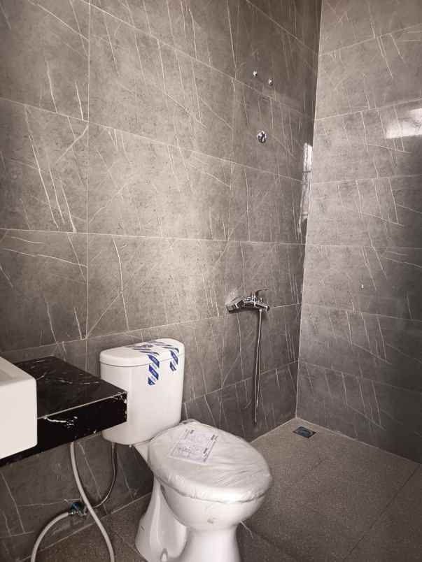 dijual rumah manyar kertoadi