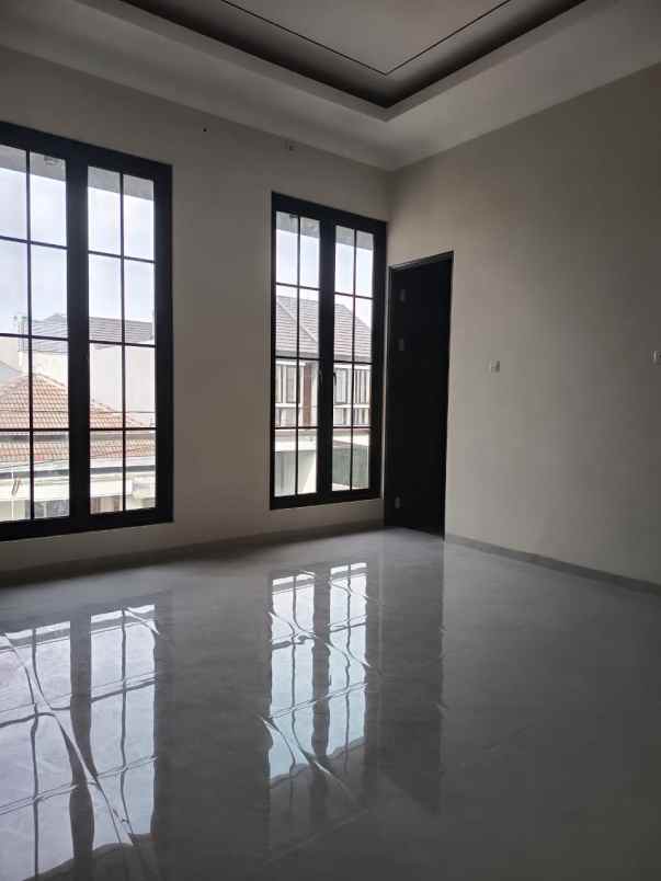 dijual rumah manyar kertoadi