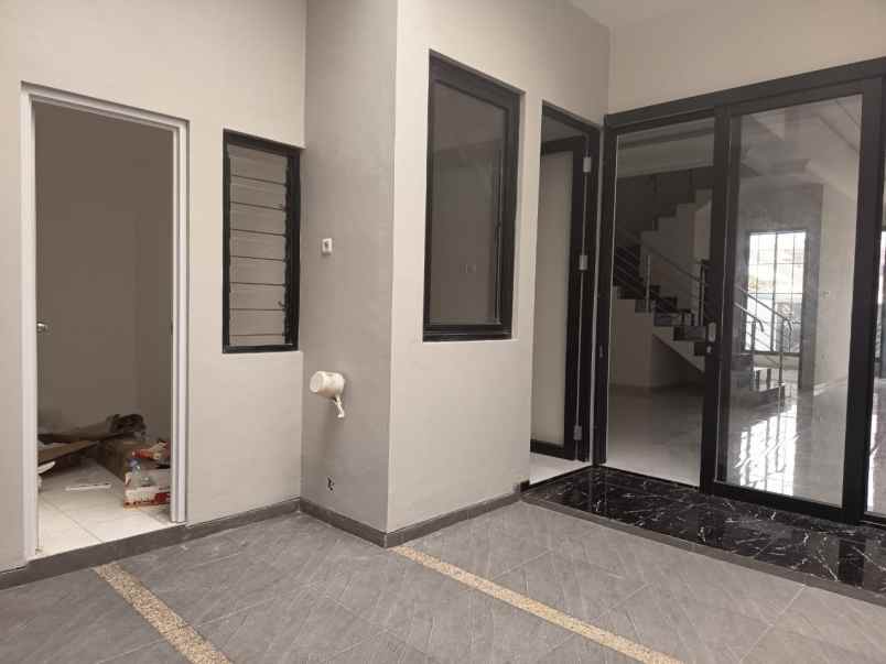 dijual rumah manyar kertoadi