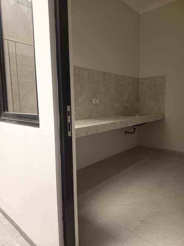 dijual rumah manyar kertoadi