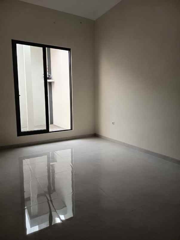 dijual rumah manyar kertoadi