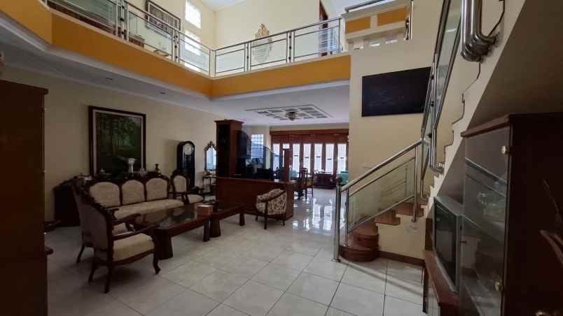 dijual rumah manyar kertoadi