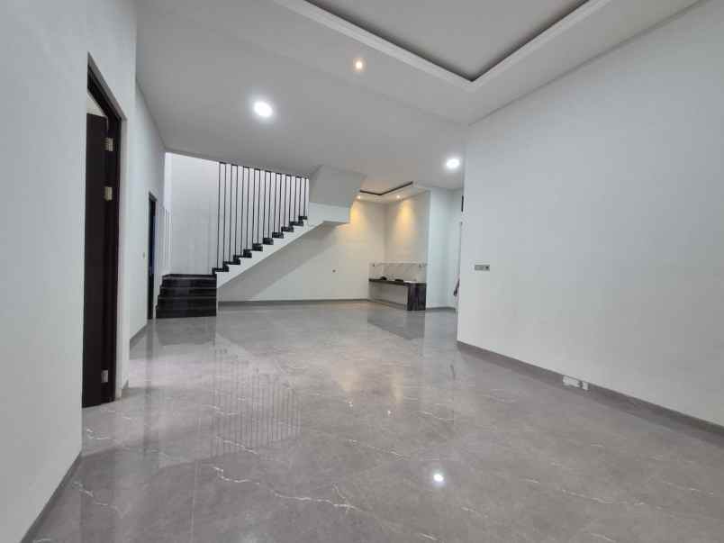dijual rumah manyar kertoadi