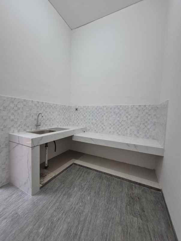 dijual rumah manyar kertoadi