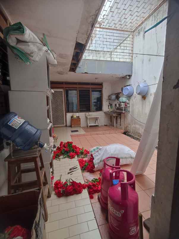 dijual rumah manyar kertoarjo